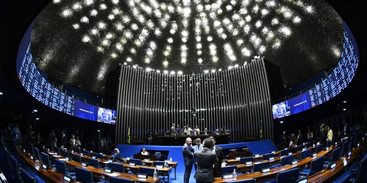 Senado aprova projeto de incentivo ao primeiro emprego para jovens