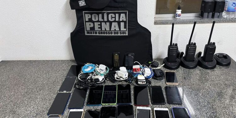 Operação Mute apreendeu 8,5 mil celulares em presídios desde 2023