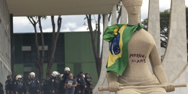 Débora do Batom recorre para ser beneficiada pela Lei da Dosimetria