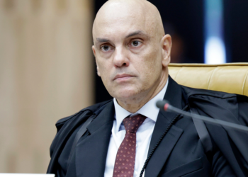 Aliados de Flávio Bolsonaro articulam nos EUA retomada de sanções contra Alexandre de Moraes