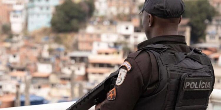 Cinco pessoas morrem em operação contra o tráfico de drogas no Rio