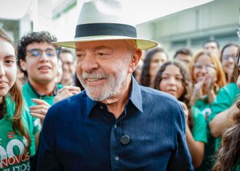 "Quem tinha que aumentar a taxa seríamos nós", diz Lula sobre EUA