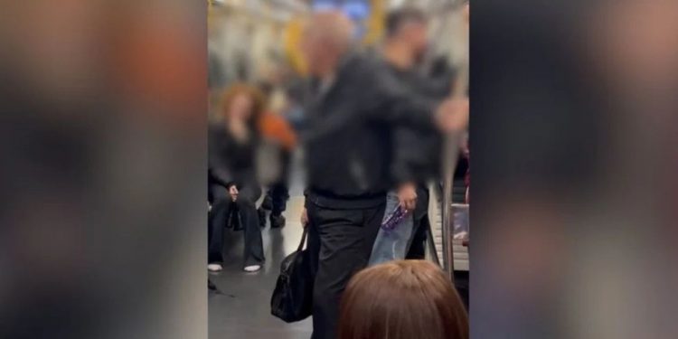 Vídeo: casal é alvo de ofensas homofóbicas dentro de trem da Linha 4-Amarela em São Paulo